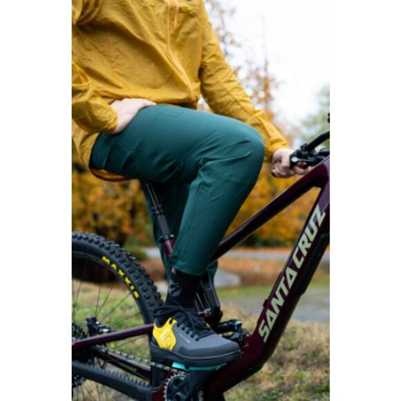 Fox Racing Defend 3L Water Pant MTB Emerald Green Men's Waist 34 NEW NWT - Picture 1 of 8
